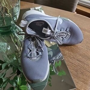 Nike Light Gray Mesh Sneakers 7.5